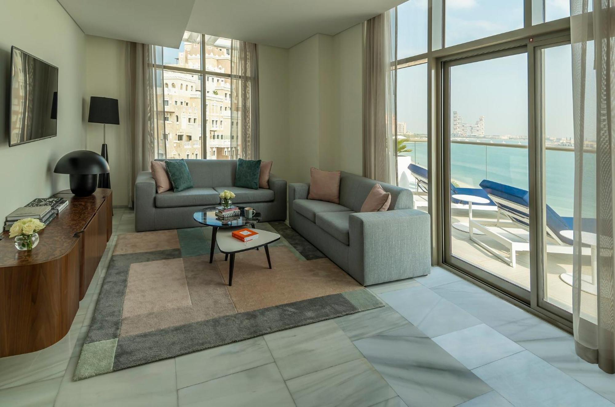 Th8 Palm Dubai Beach Resort, Vignette Collection By Ihg 外观 照片